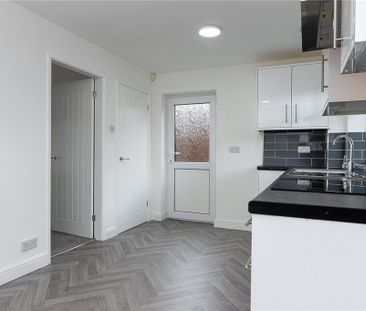 3 bedroom semi-detached house to rent - Photo 6