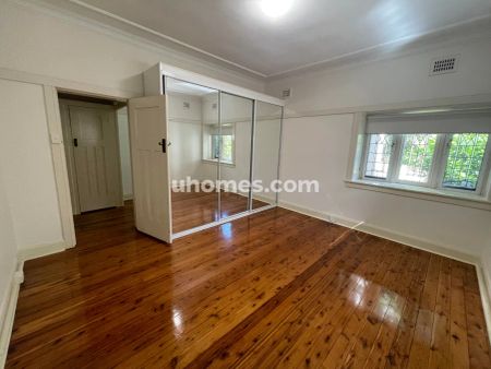 3Bedrooms, 1Bathrooms - Photo 4