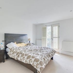 4 bedroom house in Parsons Green - Photo 2