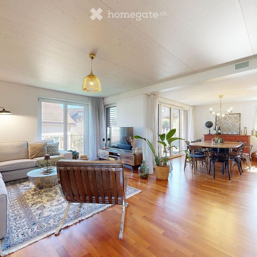 Stilvolle 3.5-Zimmerwohnung mit Balkon und Einstellhallenplatz - Foto 1