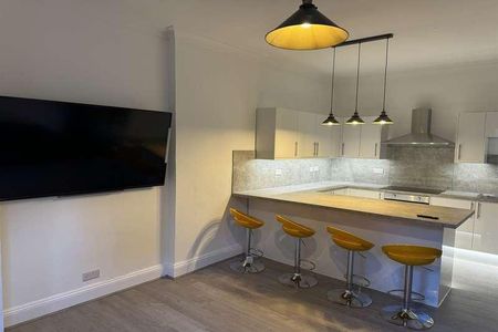 Bedroom First Floor Flat In Meyrick, BH3 - Photo 4