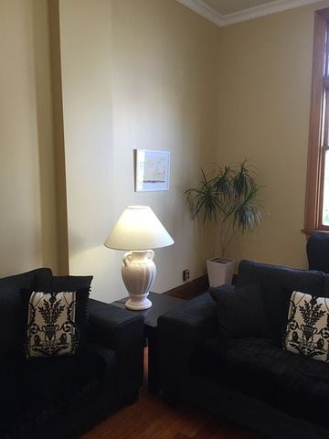 Fabulous Central City Apartment - Fully Furnished - Photo 2