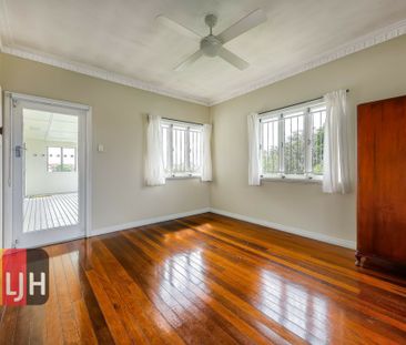 CHARMING 3 BEDROOM HOME IN CENTRAL LOCATION - Photo 5