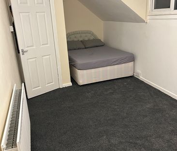 Room in a Shared House, York Road, LS9 - Photo 3
