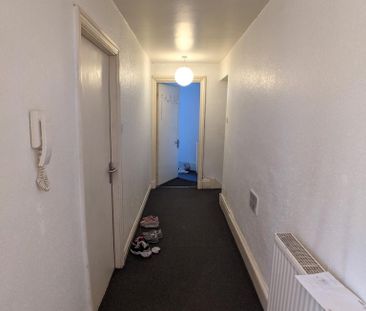3 bedroom flat to rent - Photo 3