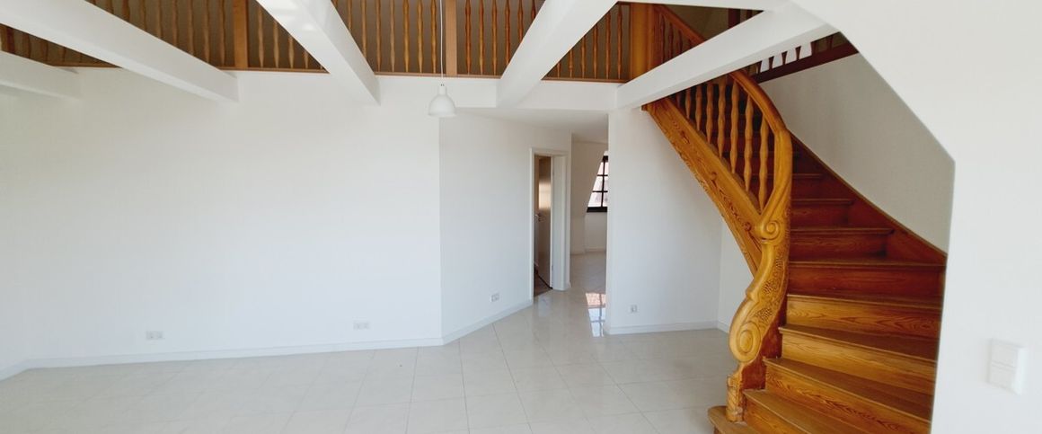 MIETE: Ober-Ingelheim, Studio-Wohnung mit 4-Zimmern, EBK und einen Stellplatz - Foto 1