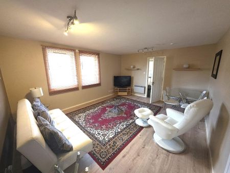2 bedroom flat to rent - Photo 2