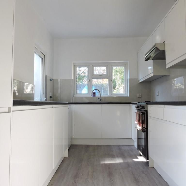 1 bedroom in a house share to rent - Photo 1