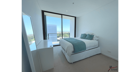 Top Floor Luxury Penthouse – Gateway Bridge Views, 3 Bed + 2.5 Bath, 2 Car - Photo 4