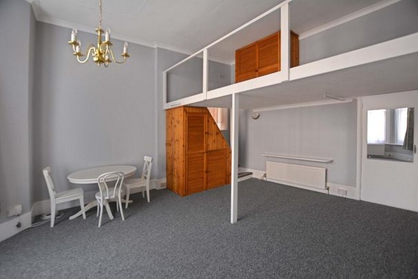 Studio to rent - Photo 1