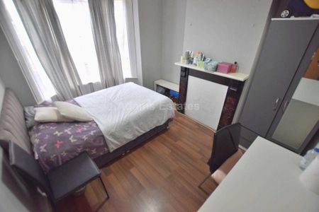 4 bedroom terraced house to rent - Photo 5