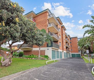 Fresh, Light-Filled 2-Bedroom Unit in the Heart of the Entrance! - Photo 4