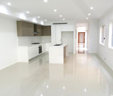 Spacious Modern 4 bedroom Duplex home - Photo 4