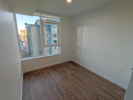 University District One Bedroom Condo with Parking and Storage - Photo 3