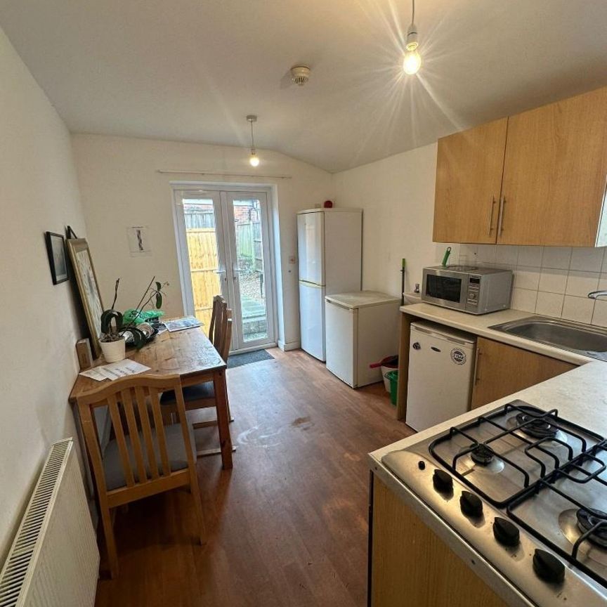 1 bedroom Flat To Let - Photo 1