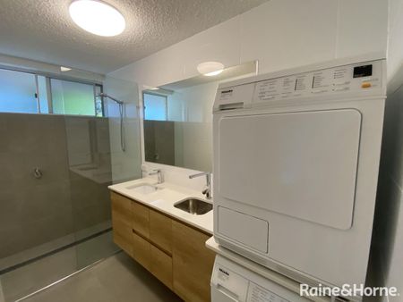 Beautifully Furnished Unit - Close to UQ! - Photo 4