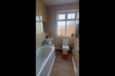 6 Bed Detached House, Birmingham Road, B70 - Photo 4