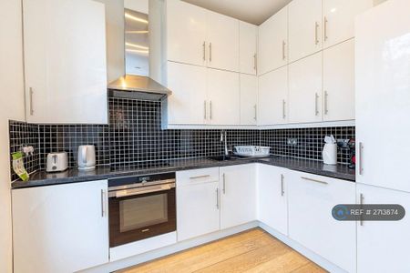 2 bedroom flat to rent - Photo 2