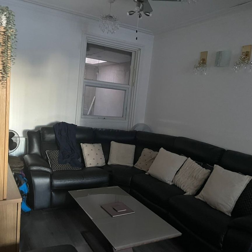 Room in a Shared House, Waterloo Road, E10 - Photo 1