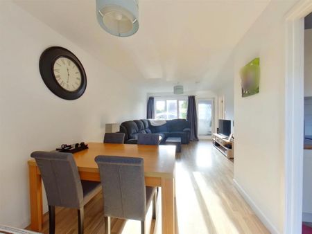 3 bedroom semi-detached house to rent - Photo 4