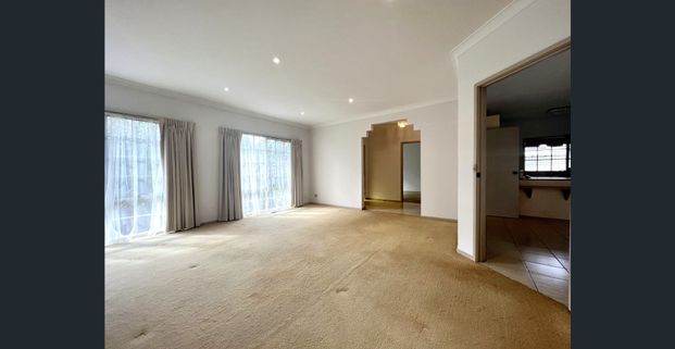 A hidden gem, set in one of Caulfield North’s finest and most admired streets | OPEN 4:00PM - 4:15PM THU 4TH DEC & 3:00PM - 3:15PM WED 10TH DEC - Photo 1