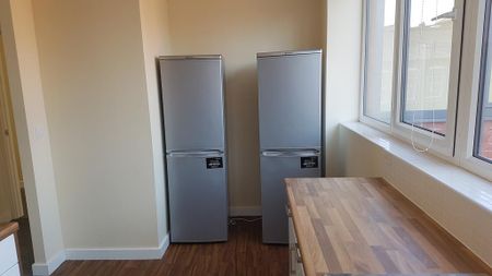 3 bedroom flat to rent - Photo 3