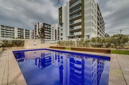 Modern Two Bedroom Apartment in the Oracle Complex - Photo 5