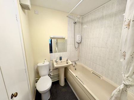 Church Road, Alverstoke, Gosport, Hampshire, PO12 - Photo 4