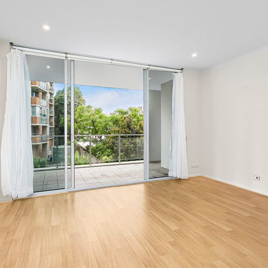 City living moments to Wollongong Harbour - Photo 1