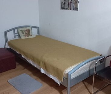 Moinesti, Timisoara, camera in vila - Photo 1