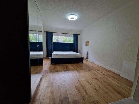 Oakington Manor Drive, Wembley, HA9 - Photo 2