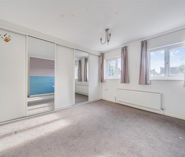 5 bedroom house - semi-detached - Photo 1