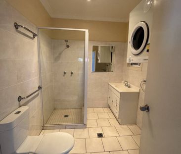 One bedroom unit in the heart of town - Photo 3