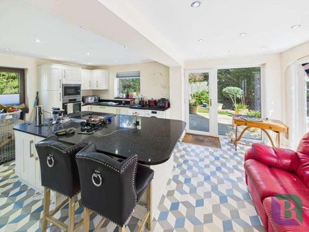 The Mount, Aspley Guise, MK17 - Photo 4