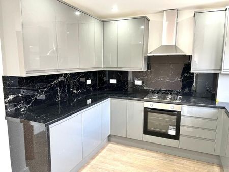 6 bedroom semi-detached house to rent - Photo 3