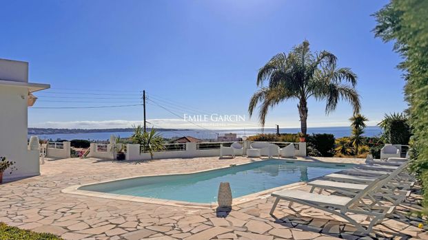 A louer, Golfe Juan Cote d'Azur, villa vue mer avec piscine - Photo 1