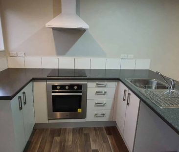 Tidy 2-Bedroom with Deck & Garden Ã¢ÂÂ Great Location!! - Photo 4