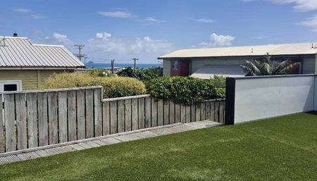 Furnished Stylish Apartment - Photo 4