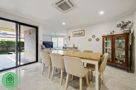Stunning Family Home in Fabulous Location! - Photo 4