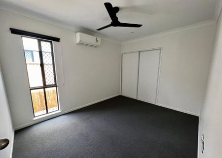 STUNNING FAMILY HOME WITH LAKESIDE LIVING! - Photo 3