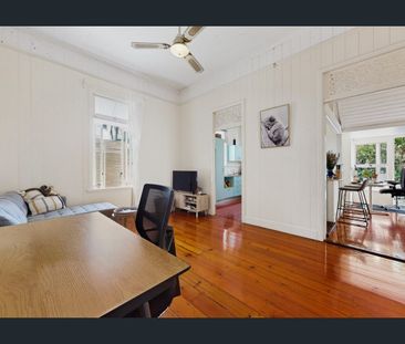 Charming Character Home in the Heart of Paddington! - Photo 2
