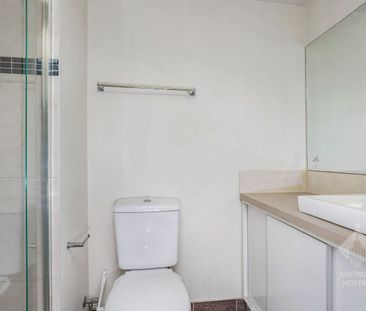Modern Studio Living in North Melbourne (Student Only) - Photo 4