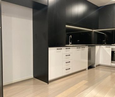 Stylish 1-Bedroom Gem in Brunswick I Walk to Anstey Station & Sydne... - Photo 3