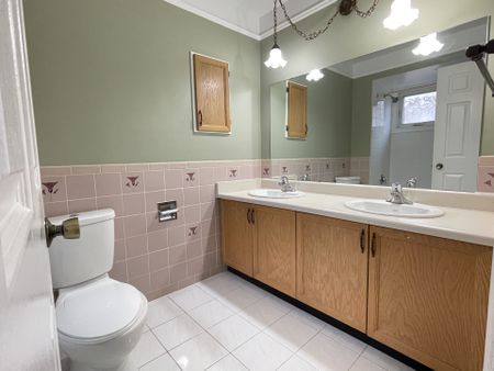 For Lease - 3216 Dovetail Mews Unit# MAIN & 2nd FLOOR, Mississauga, Ontario - Photo 3