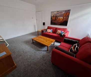 3 bedroom flat to rent - Photo 6
