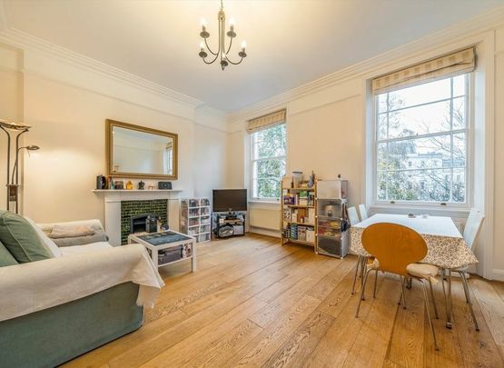 St. Georges Square - Photo 1