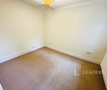2 bedroom apartment to rent South Parade, Skegness, Lincolnshire, PE25 - Photo 6