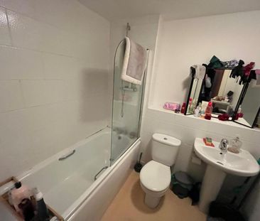 2 bedroom Flat To Let - Photo 6