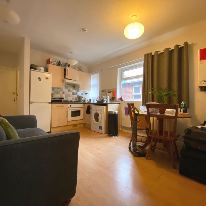 Howard Terrace, Adamsdown - Photo 1