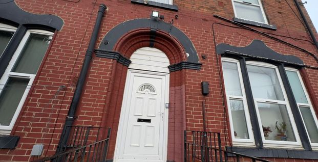 Flat 3, Church Road, Armley, Leeds, LS12 1TZ - Photo 1